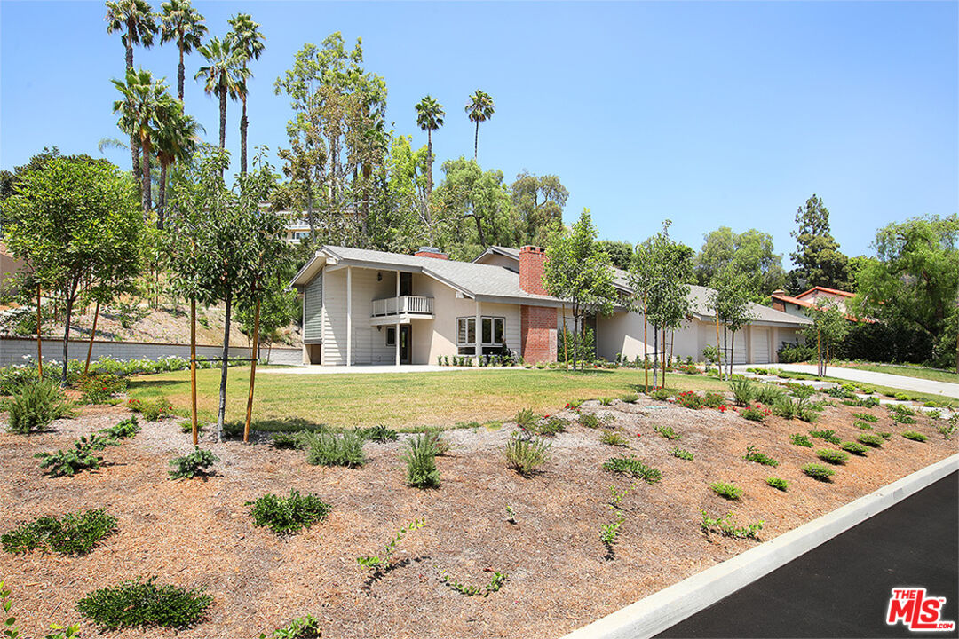 11781 Outlook Ln Santa Ana, California Located in the Tustin Foothills, this two-story home features 4,131 SF of living space on over half an acre on a quiet cul-de-sac street. With spacious living areas and sprawling front yard, entertainment possibilities abound. The unique floorplan is comprised of 4 bedrooms, 2 full bathrooms and 2 half bathrooms and also features a game room equipped with a fireplace and wet bar. The front yard features new landscaping and hardscape. Convenient to shopping, dining and award-winning schools.