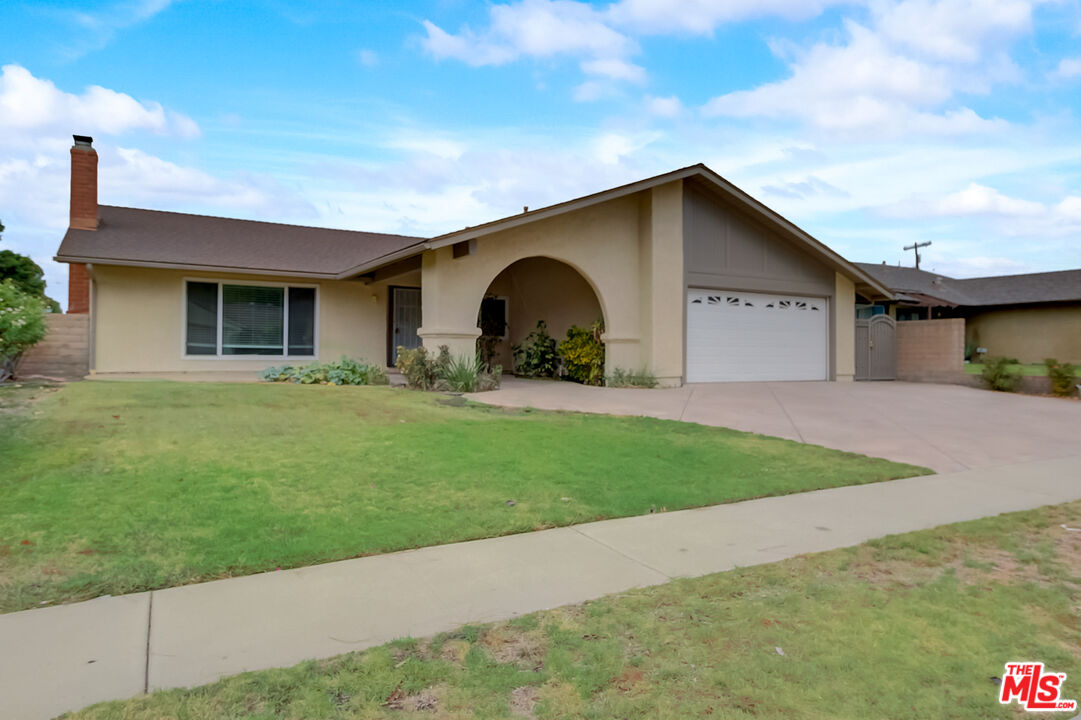 2917 Texas Ave Simi Valley, California Welcome to this charming neighborhood! You don't want to miss this home now on the market. Enjoy cooking in this stylish kitchen with ample cabinetry for storage and generous updated counter space, great for food preparation. Entertaining is a breeze with this great floor plan complete with a cozy fireplace. The main bedroom and bathroom give you the perfect space for everyday living. Step outside to your sparkling pool and host the next gathering here! Don't wait! Make this beautiful home yours today. This home has been virtually staged to illustrate its potential.