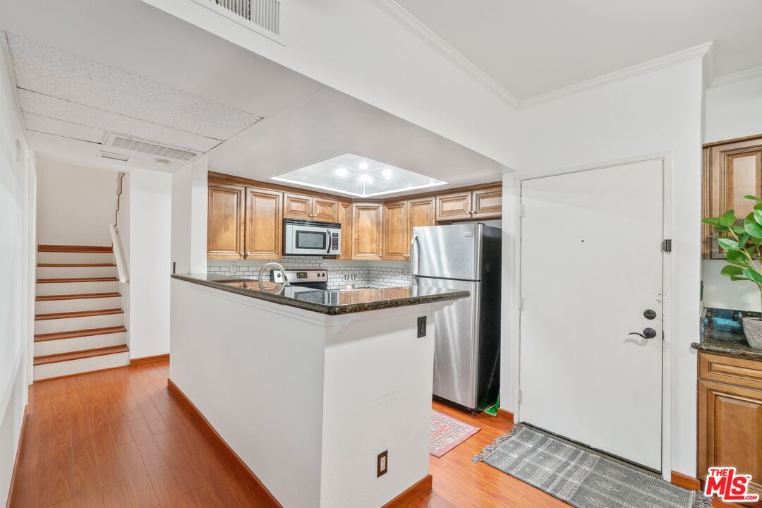 Thumbnail for 64 N Mar Vista Ave #207