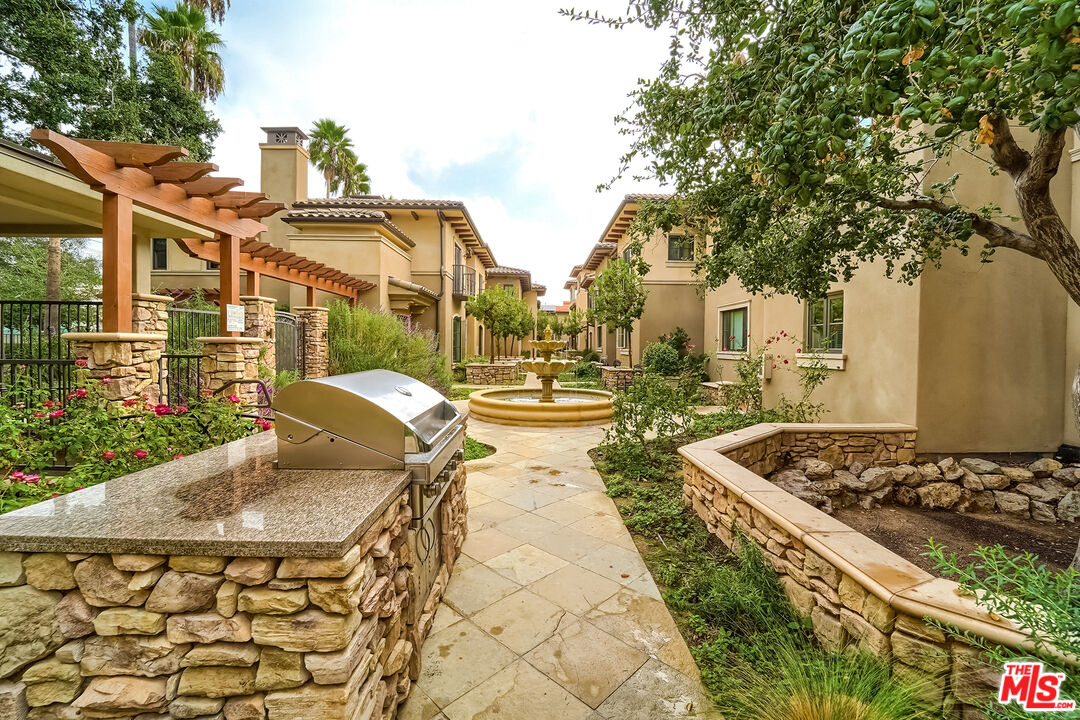 Image 1 for 158 S Sierra Madre Blvd #14