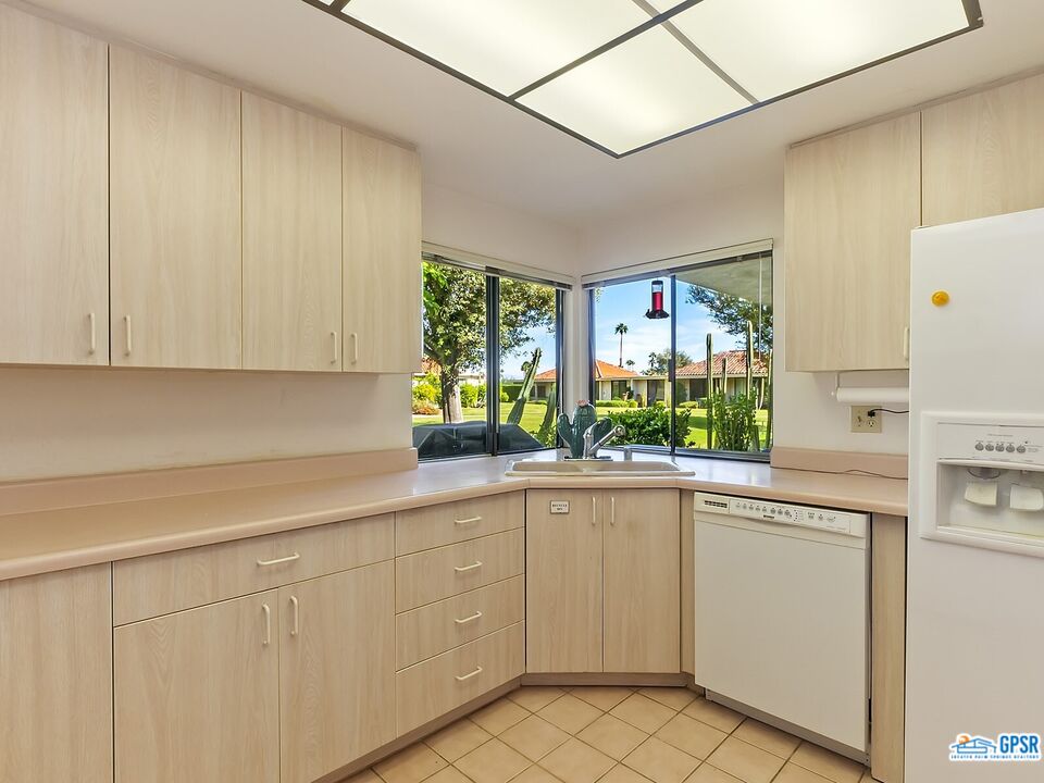 Image 7 for 694 N Majorca Cir