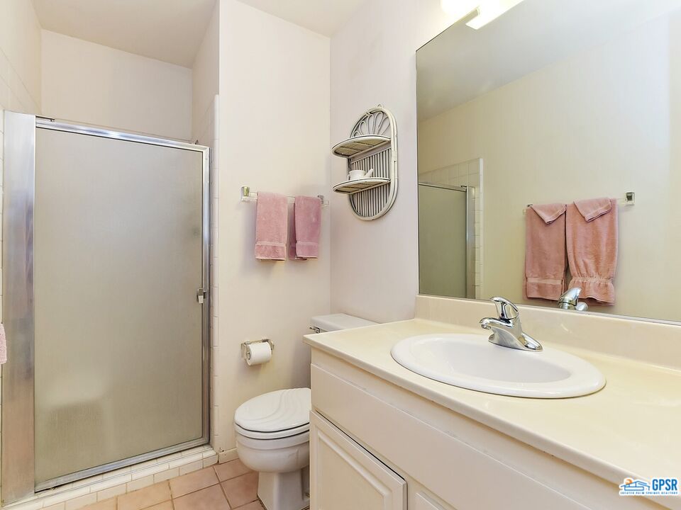 Image 16 for 694 N Majorca Cir