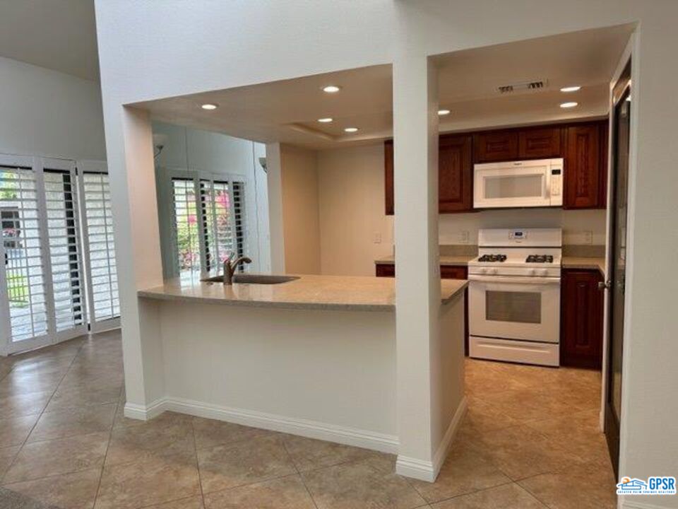 Image 8 for 1150 Palm Canyon Dr #78