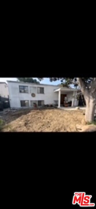 Needs Rehab/Work.  Baldwin Hills. One of best streets in the Dons. 2650 sq ft house. 4br 2ba.  Big Lot. Delivered vacant. Do not disturb occupants. Shown by Appointment only.  Easy to show.  All cash only. No financing. Needs total rehab. Call Listing Agent.