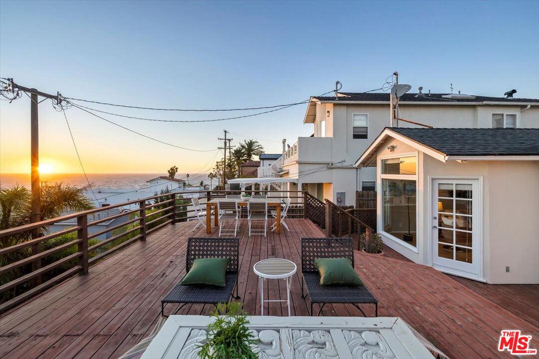 228 Waterview St Playa Del Rey, California Charming beach bungalow with majestic ocean views on top of the west bluff in Playa del Rey. Oversized deck provides a great place for entertaining and to watch the sunrise and sunset over the ocean. Below the deck you will find a large green space on the hill, waiting for your imagination! A generous living-family room is the main gathering space complete with a fireplace, skylights, cathedral ceiling, large windows overlooking the ocean and direct access to the deck. This area provides you with a flex space that could be used for home office, larger dining, or play area. You will love watching the Pacific ocean from your primary bedroom, it has oversized windows and direct access to the deck, along with an en suite half bath. The second bedroom sits across the hall from the primary suite. The hall bathroom is complete with a stall shower, soaking tub, and a skylight. Central heating. Formal dining room leads you to the kitchen with recessed lighting, stainless steel appliances, white cabinetry along with built in. Laundry room with extra storage located behind the kitchen with side access door. Single attached garage is ideal for a home studio, workspace, or for your "quiver" collection. Enjoy walks to the beach, bike path and local PDR restaurants. Near LAX, LMU, Silicon Beach, SoFi Stadium, Marina del Rey and Manhattan Beach.