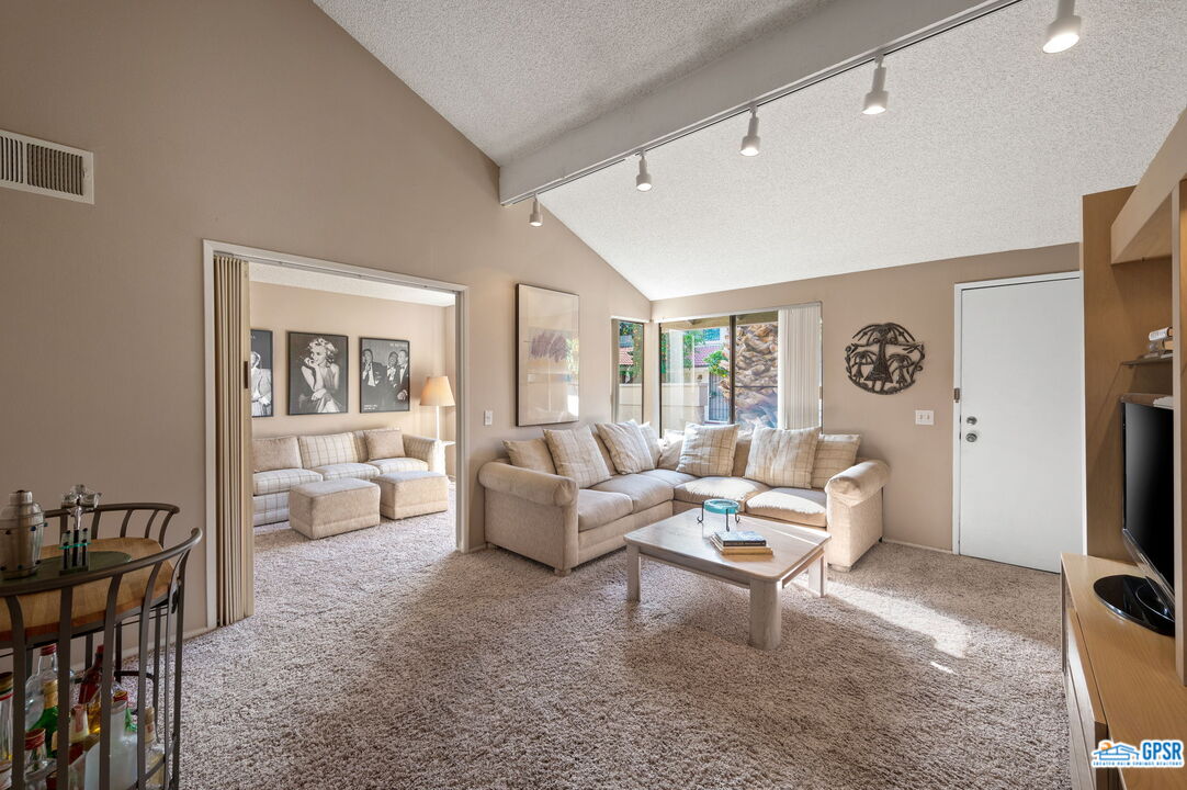 Image 2 for 6135 Montecito Dr #3
