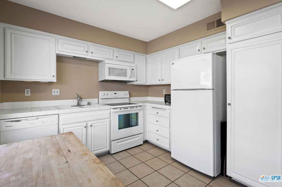 Image 7 for 6135 Montecito Dr #3