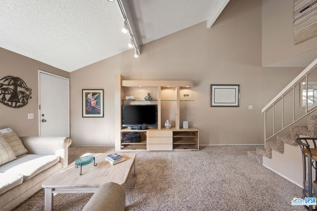 Image 3 for 6135 Montecito Dr #3