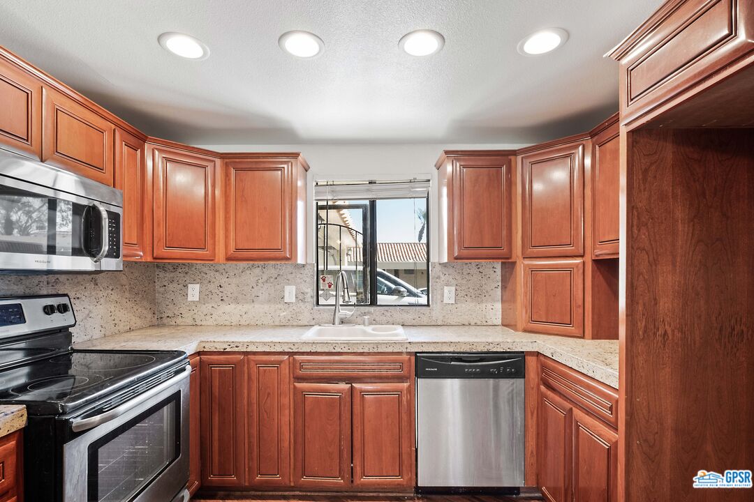 Image 17 for 40969 Inverness Way