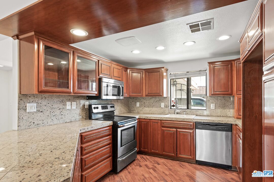 Image 16 for 40969 Inverness Way