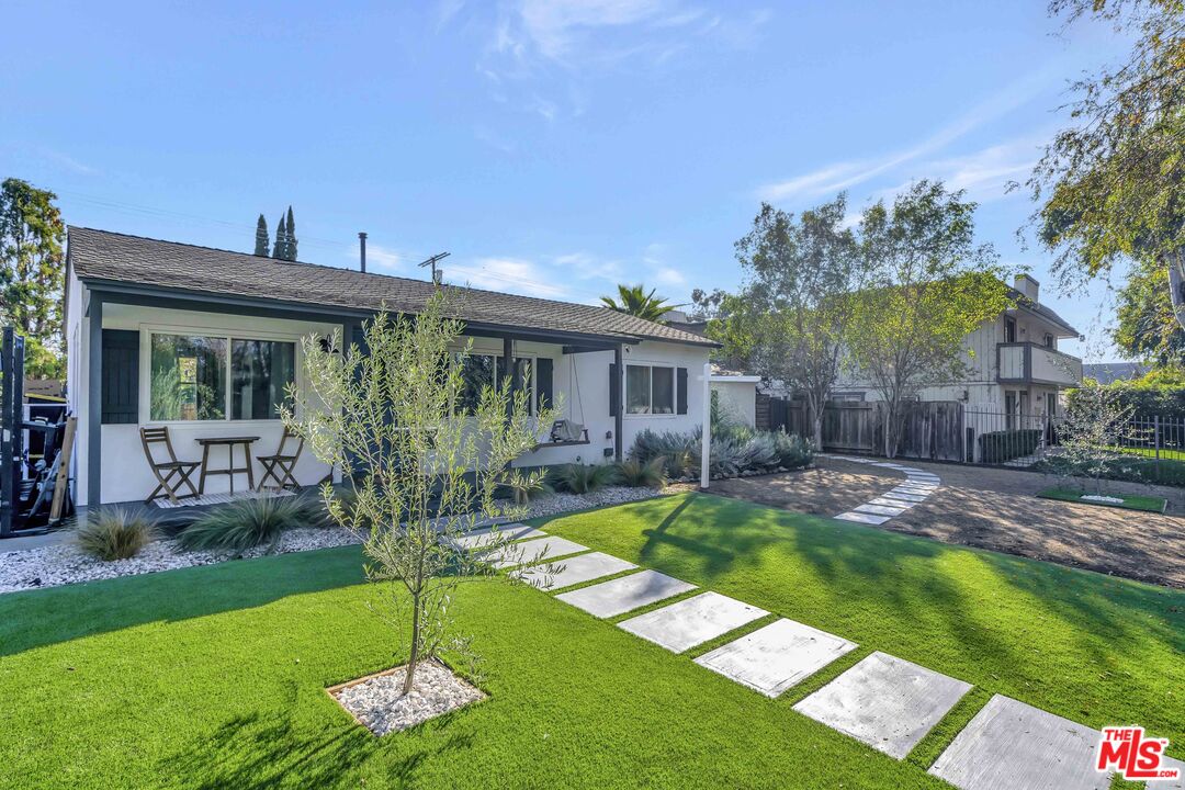 6514 Coldwater Canyon Ave, North Hollywood, CA 91606