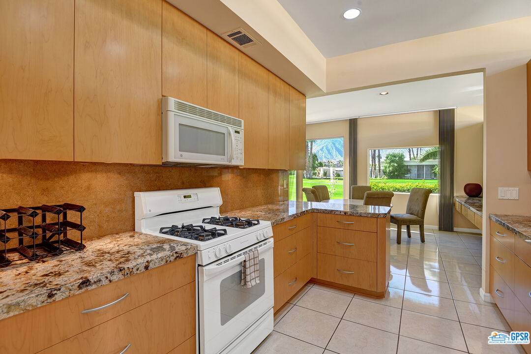 Image 9 for 288 Desert Lakes Dr