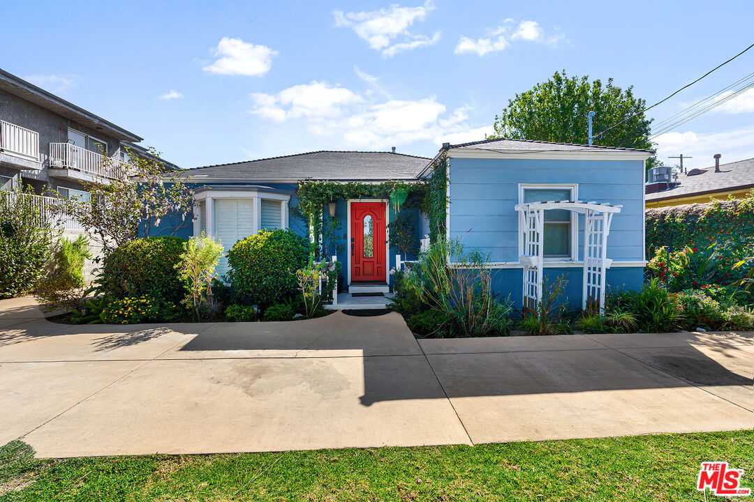 6704 Kester Ave, Van Nuys, CA 91405