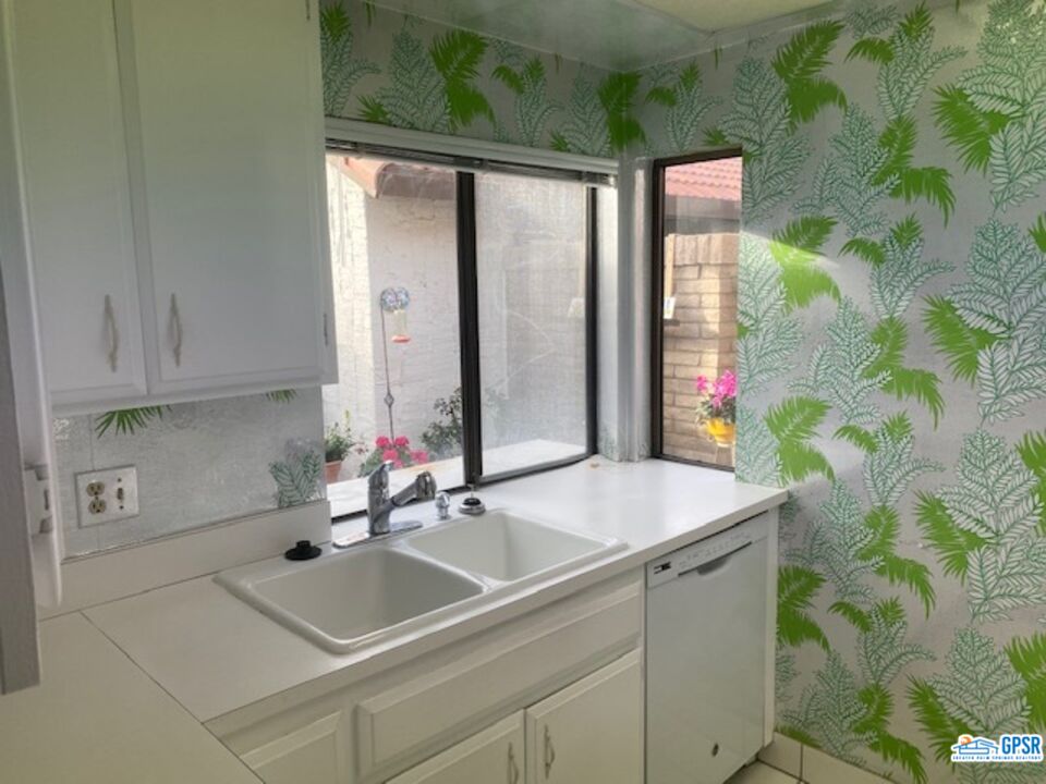 Image 14 for 2440 Linden Way #B