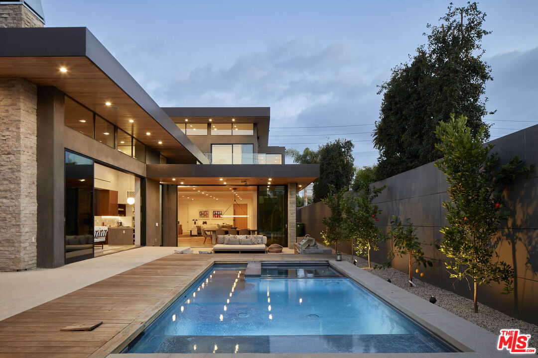 1385 Palms Blvd, Venice, CA 90291