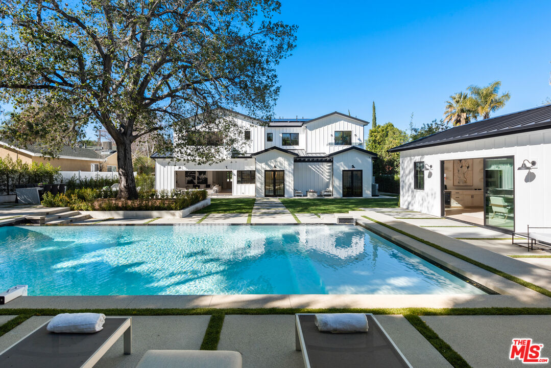 5210 Tampa Ave, Tarzana, CA 91356