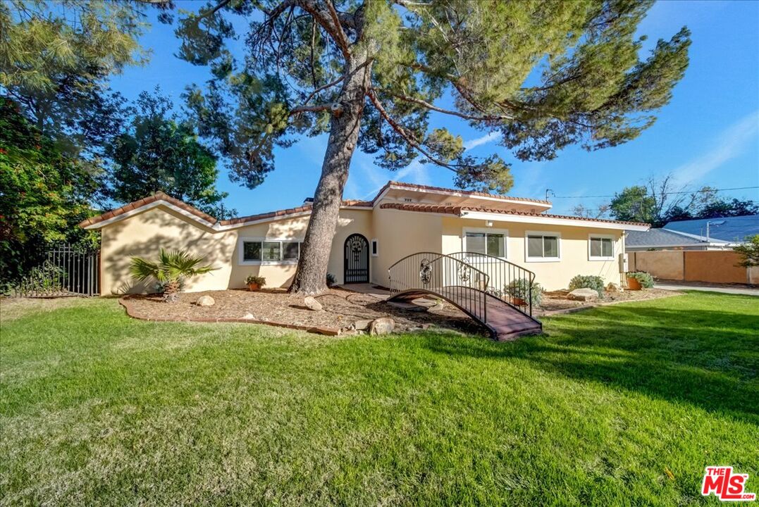 9844 Noble Ave, North Hills, CA 91343