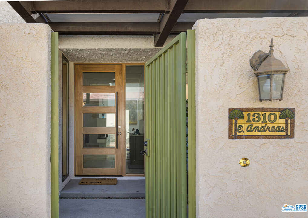 Image 2 for 1310  E Andreas Rd