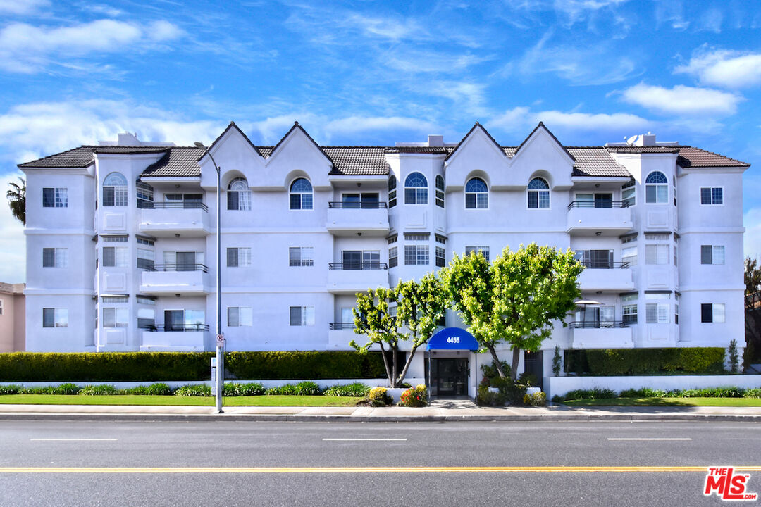 4455 Hazeltine Ave 302, Sherman Oaks, CA 91423