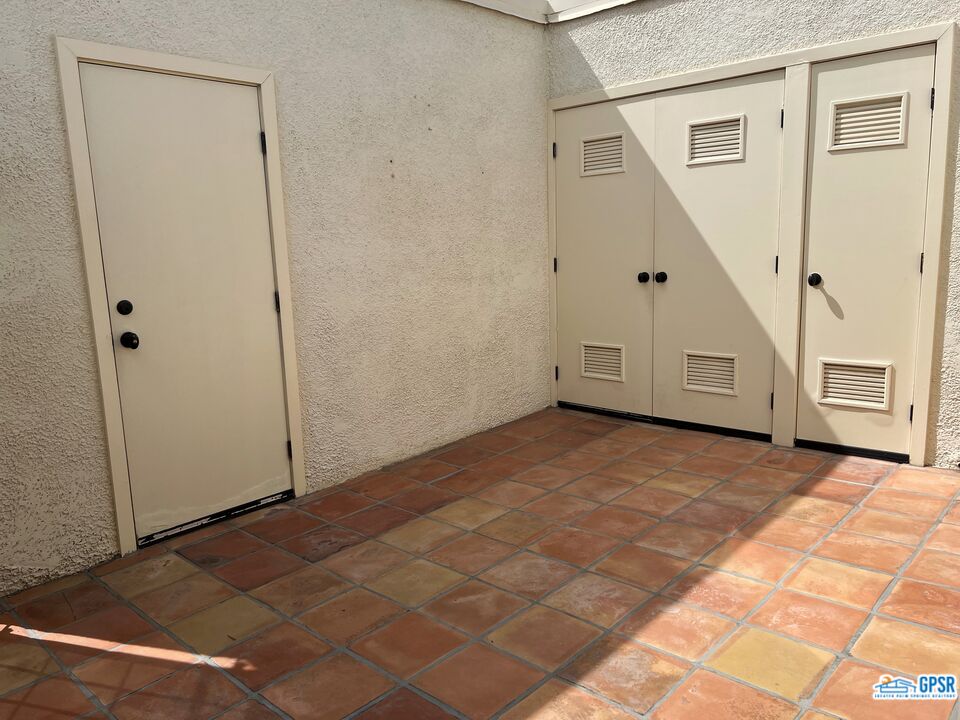 Image 12 for 688 N Majorca Cir