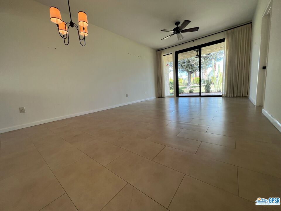 Image 15 for 688 N Majorca Cir