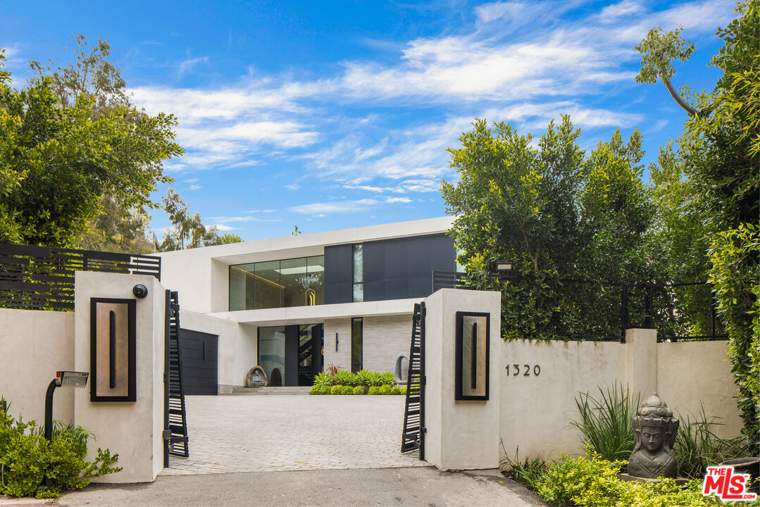 1320 Beverly Grove Pl, Beverly Hills, CA 90210