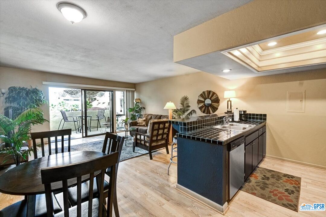 Image 5 for 1655 Palm Canyon Dr #404