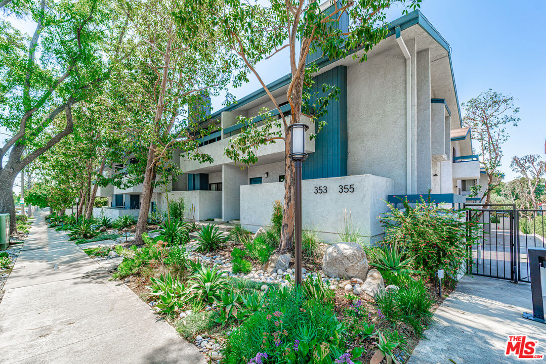 Thumbnail for 353 S Marengo Ave #1
