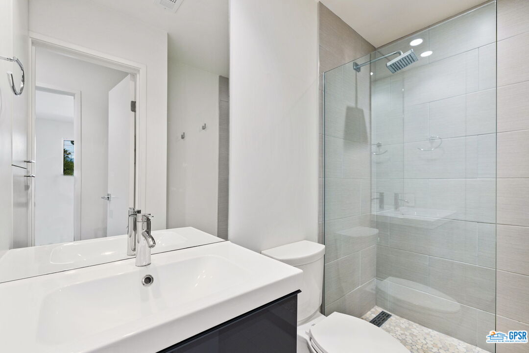 Image 14 for 2857 Los Felices Rd #207