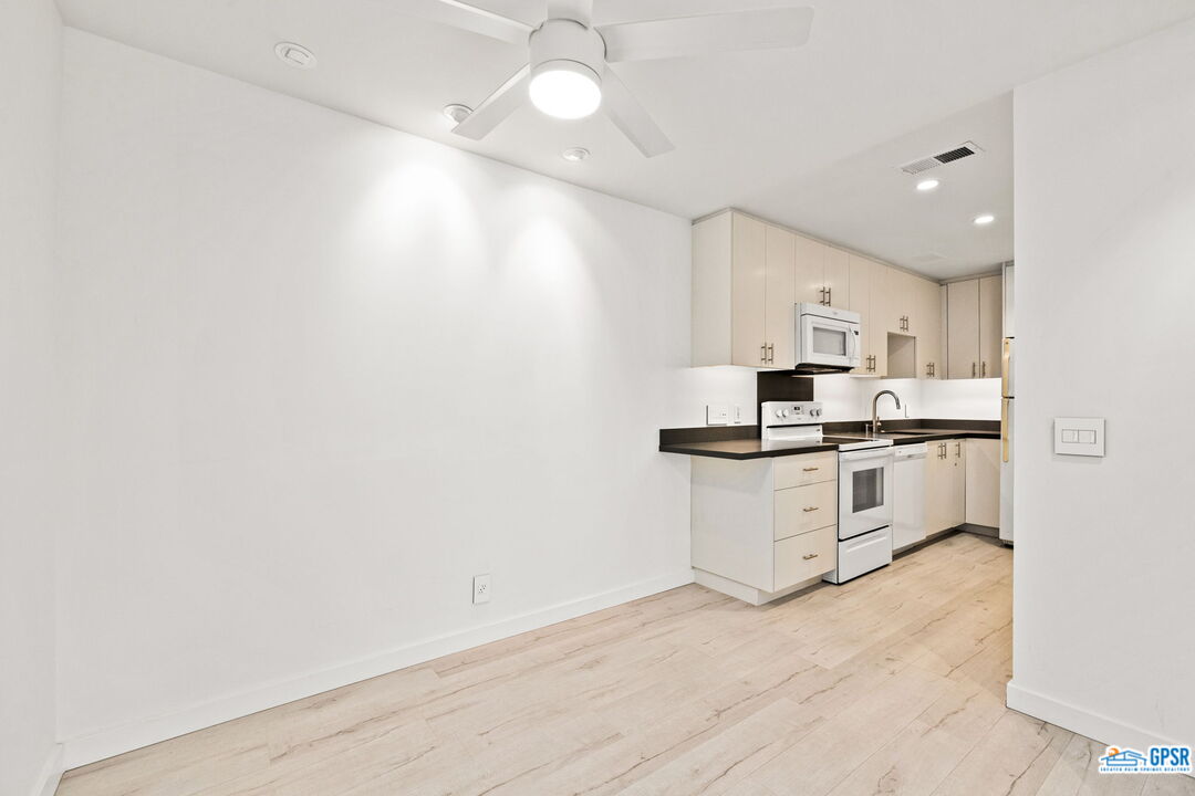Image 9 for 2857 Los Felices Rd #207