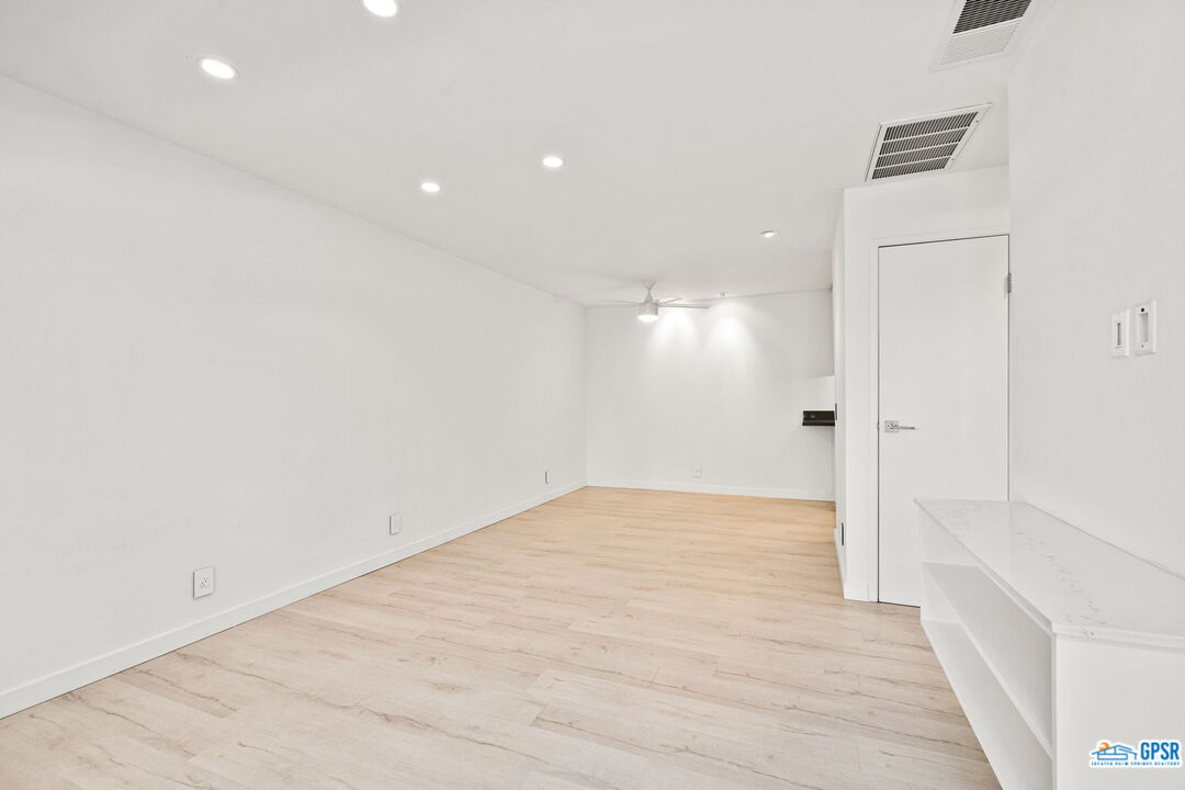 Image 10 for 2857 Los Felices Rd #207