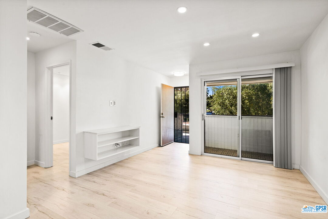Image 3 for 2857 Los Felices Rd #207