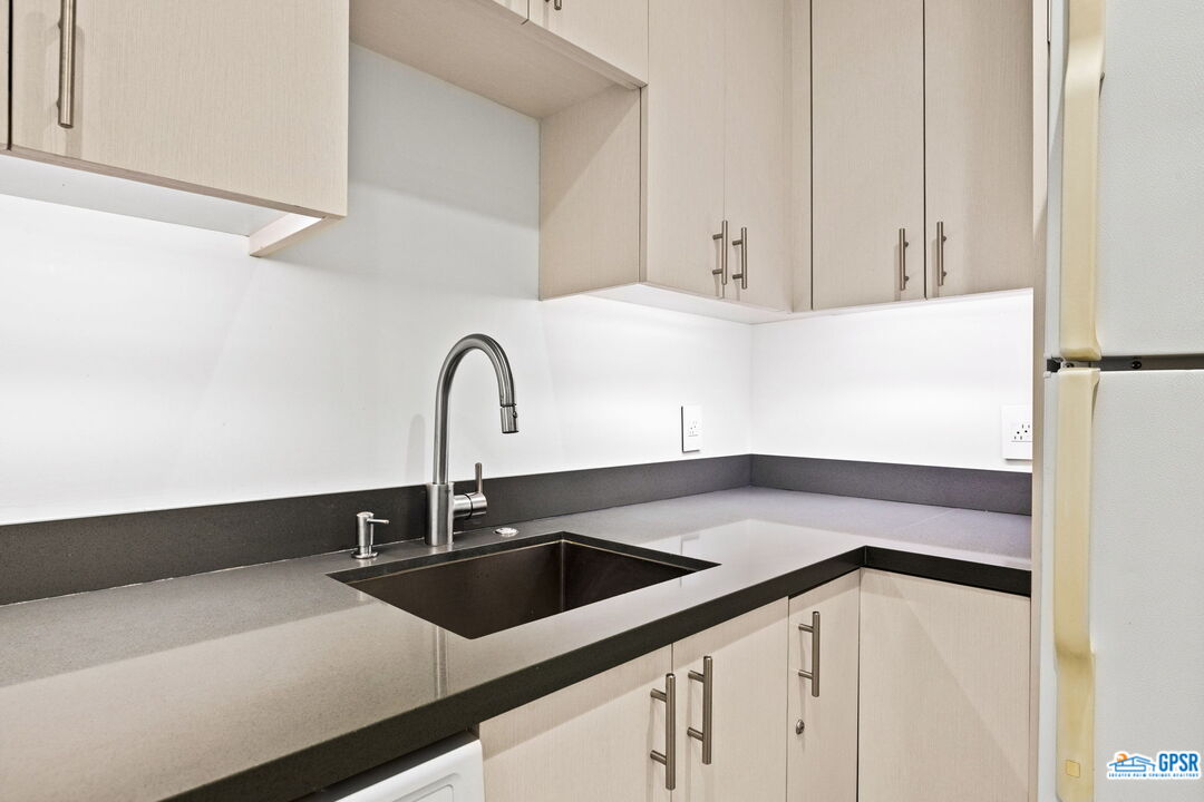 Image 7 for 2857 Los Felices Rd #207