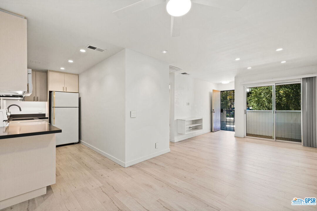 Image 2 for 2857 Los Felices Rd #207