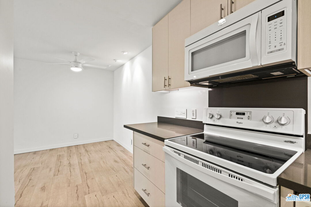 Image 8 for 2857 Los Felices Rd #207