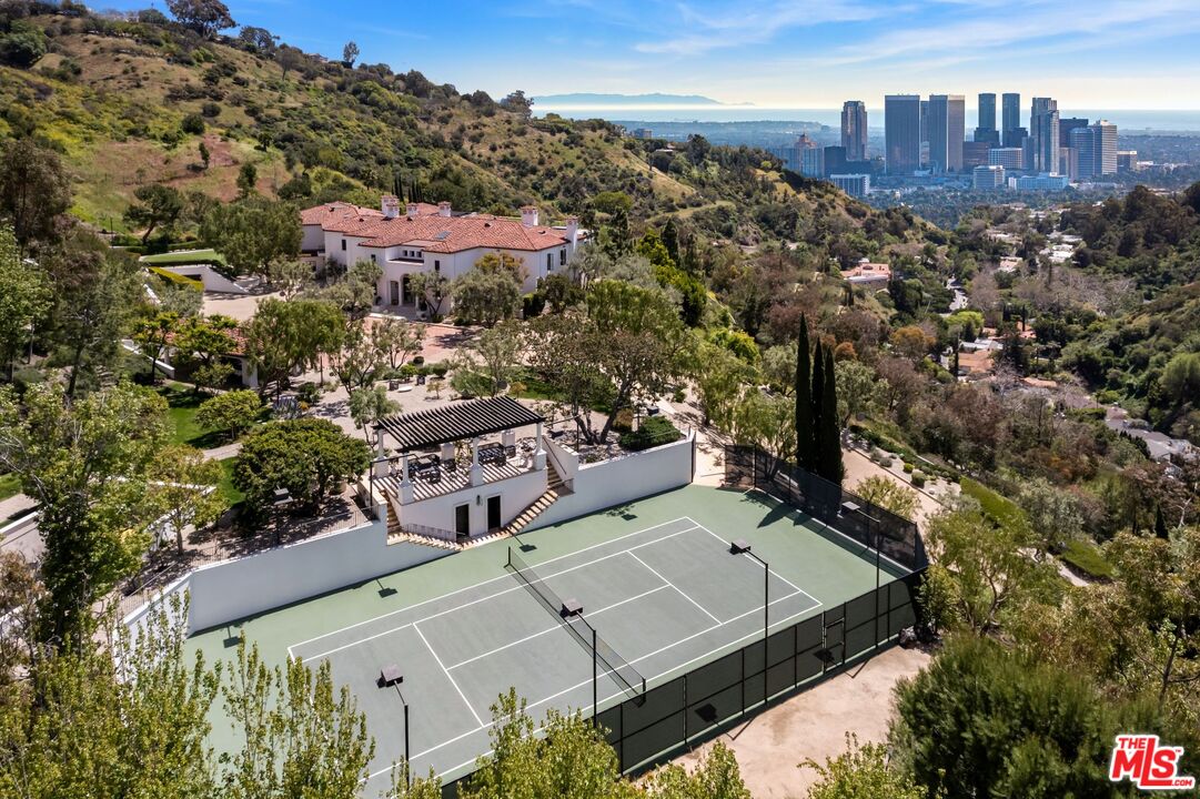 9904 Kip Dr, Beverly Hills, CA 90210