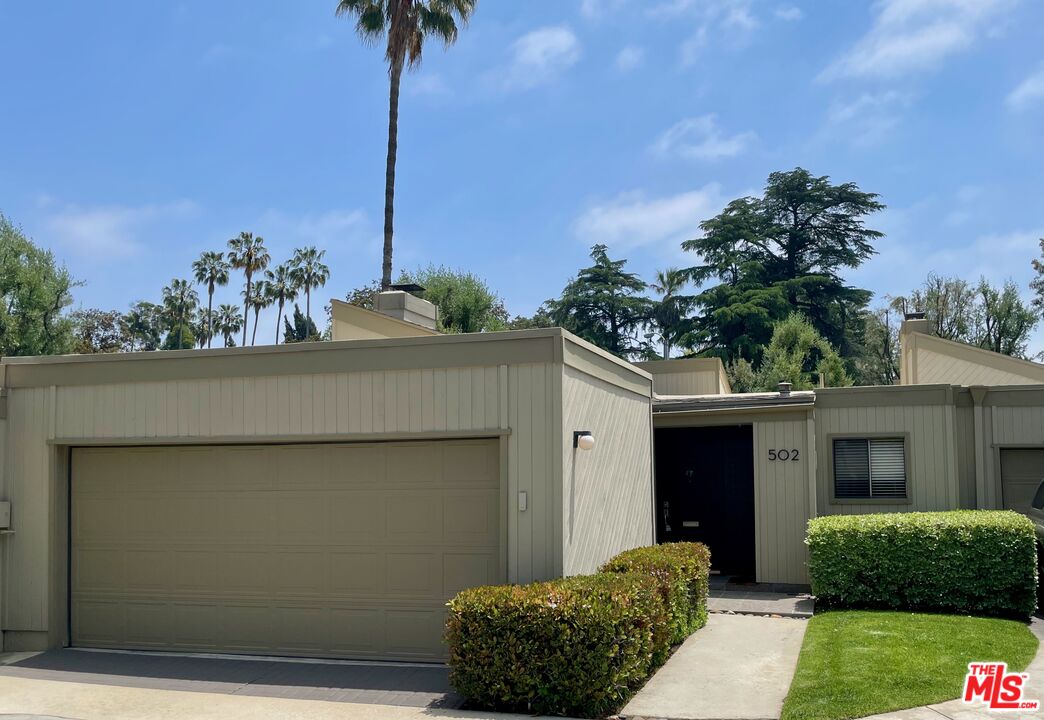 Thumbnail for 201 N Orange Grove Blvd #502