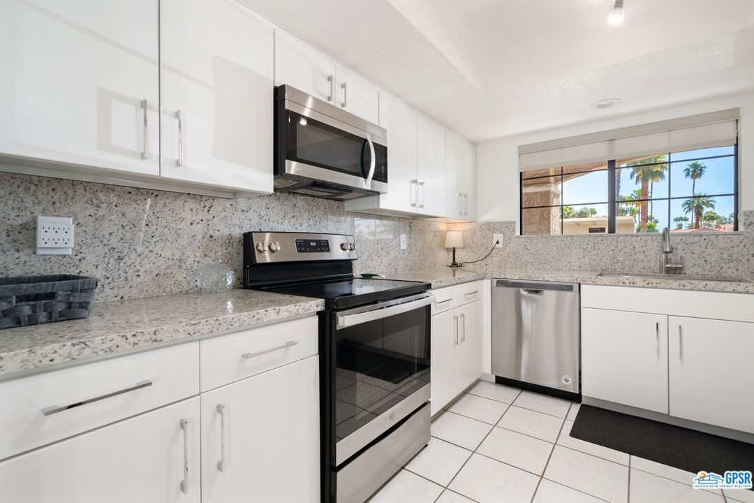 Image 18 for 2701 Mesquite Ave #W109