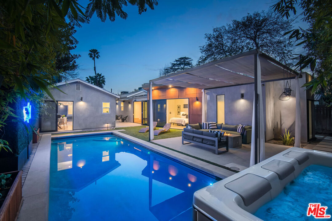 11223 Blix St, North Hollywood, CA 91602