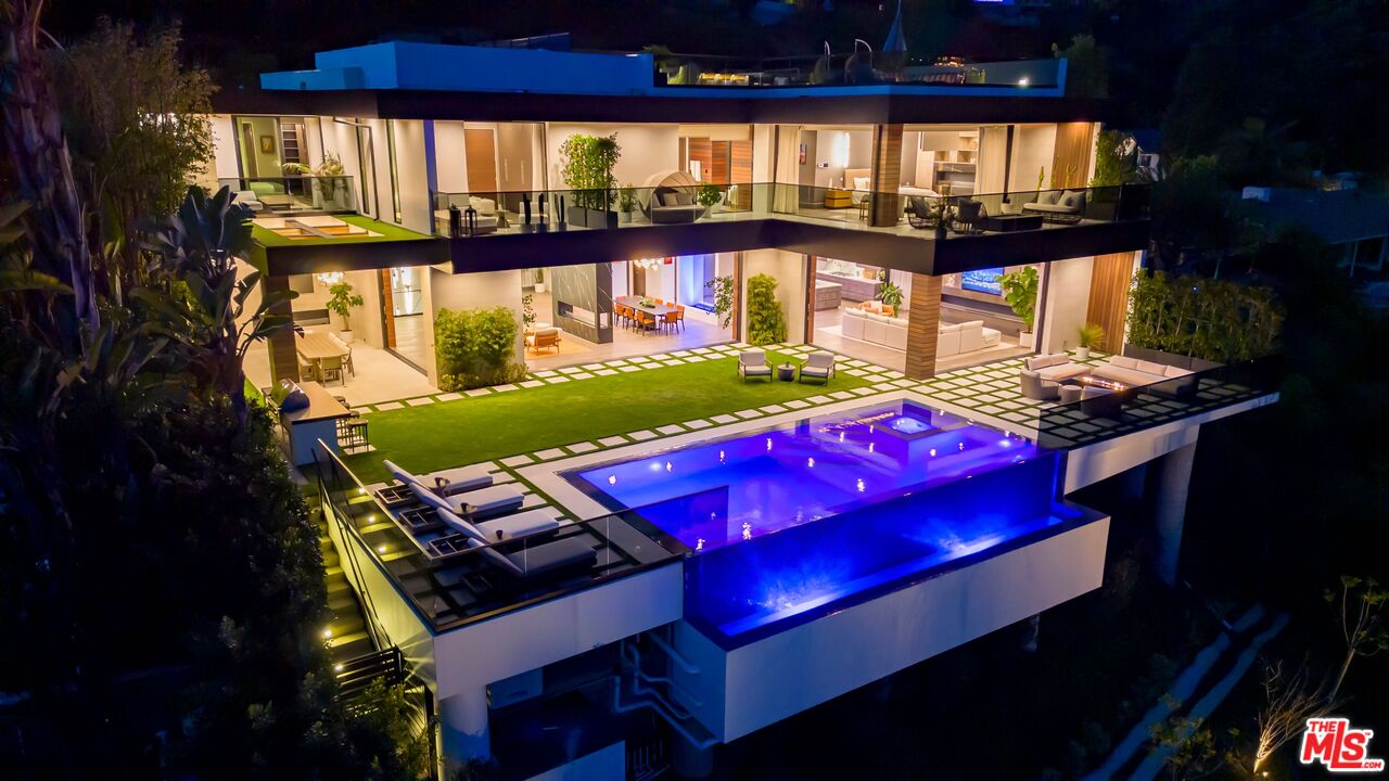 950 Kenfield Ave, Los Angeles, CA 90049