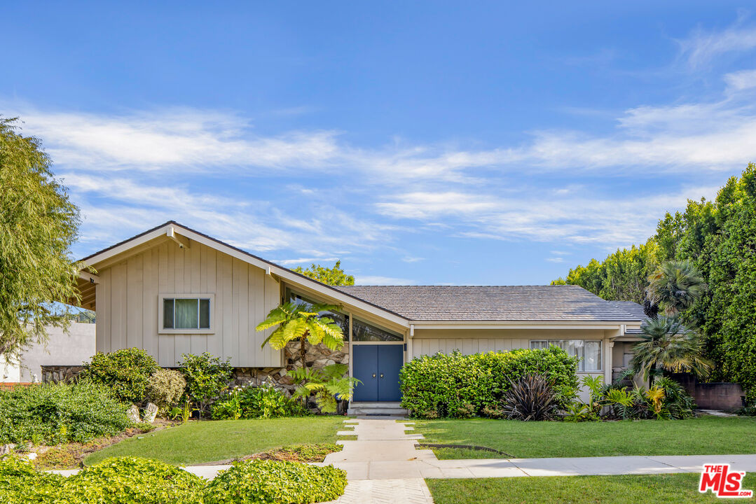 11222 Dilling St, Studio City, CA 91602