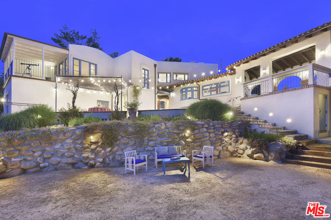 2453 Highpoint Dr, Agoura Hills, CA 91301