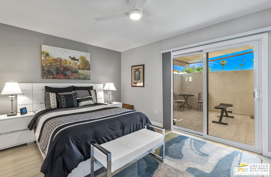 Image 20 for 701  N Madrid Cir