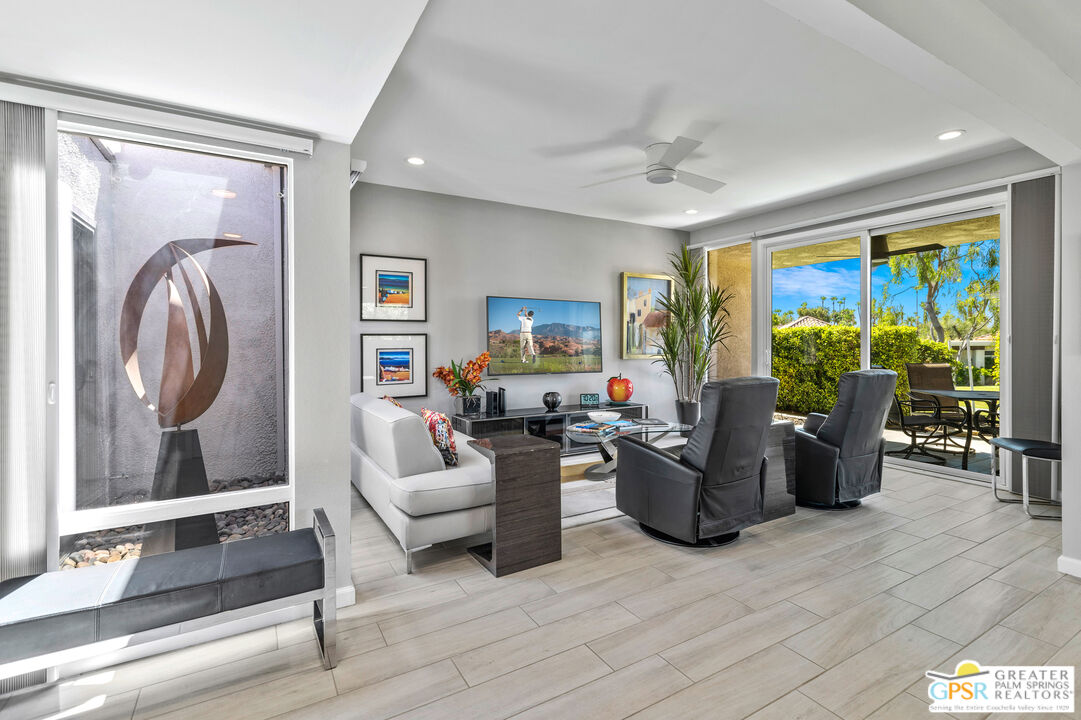 Image 10 for 701  N Madrid Cir