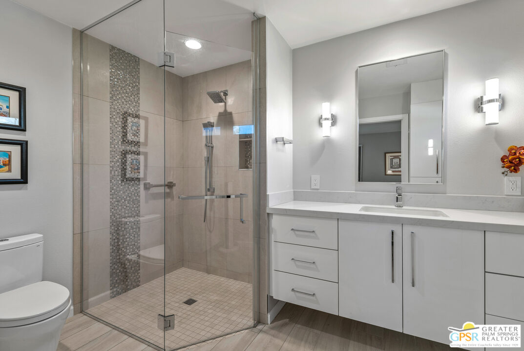 Image 22 for 701  N Madrid Cir