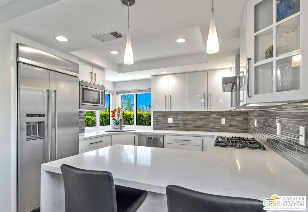 Image 7 for 701  N Madrid Cir
