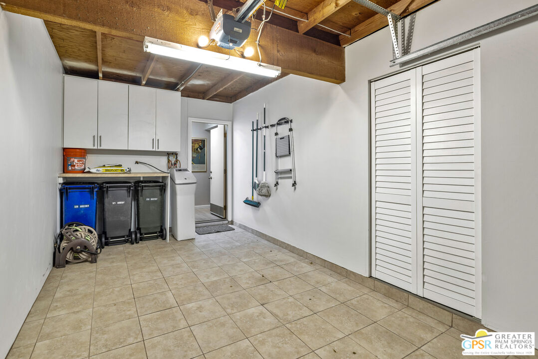 Image 26 for 701  N Madrid Cir