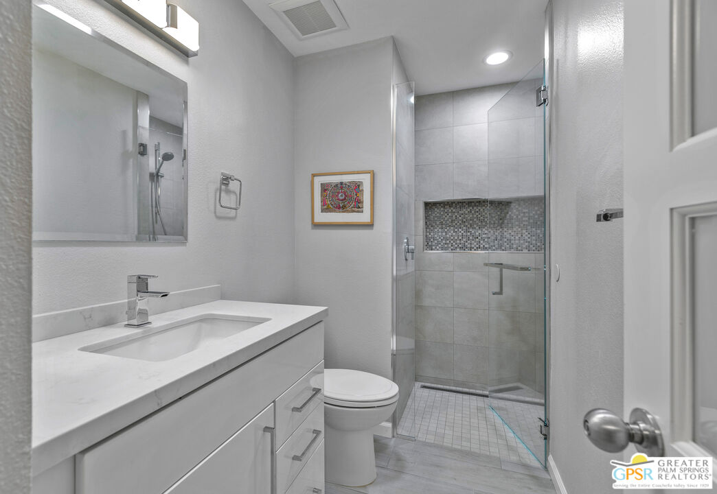 Image 19 for 701  N Madrid Cir