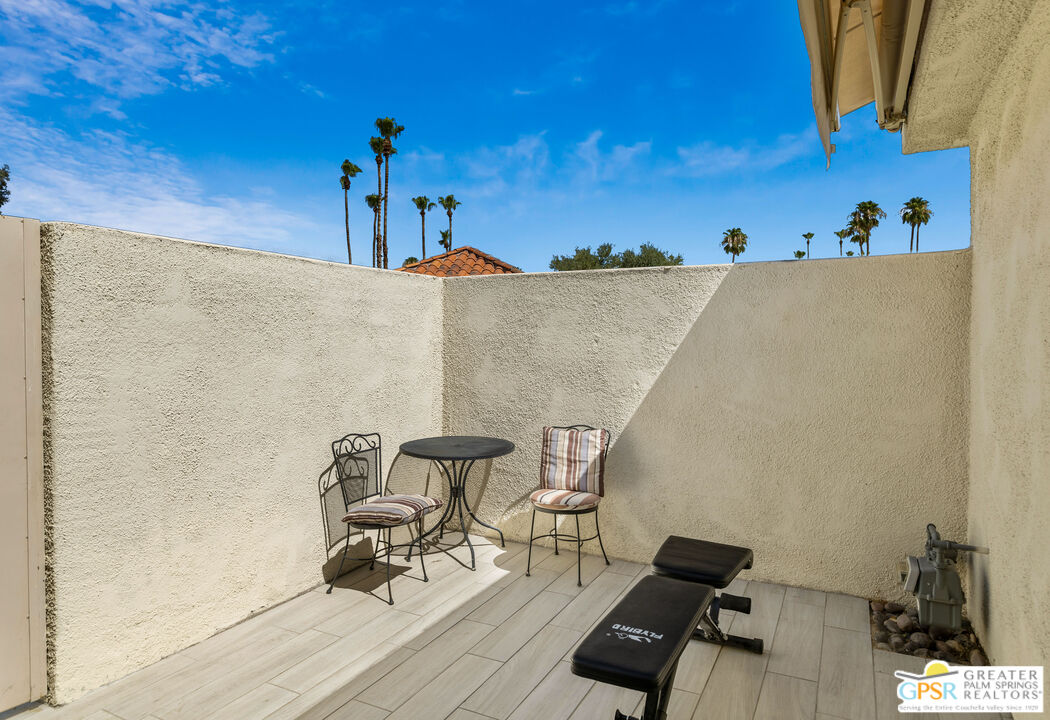 Image 24 for 701  N Madrid Cir