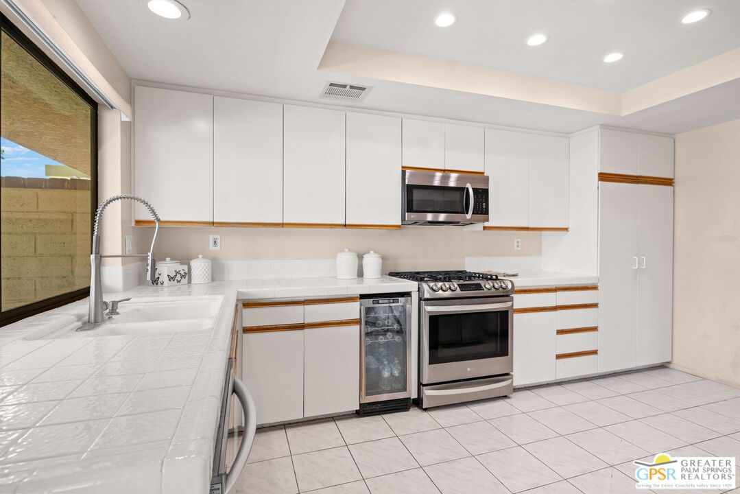 Image 17 for 6728   Greenwood Cir
